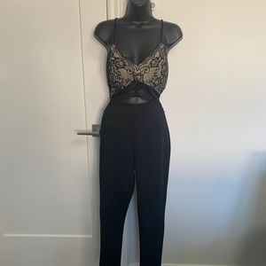 One piece Jumpsuit 2/30$